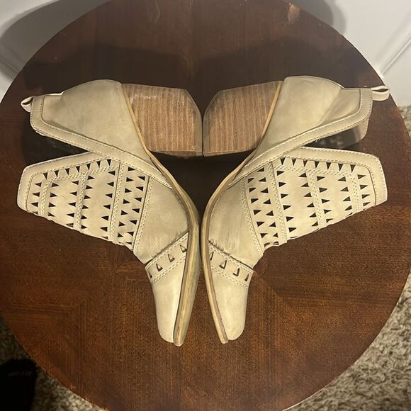 🔥 Mi.iM 'Trixi' Ankle Heeled Booties - Cream Color - 3” Rise Heel - Sz 6 - EUC - Picture 6 of 14